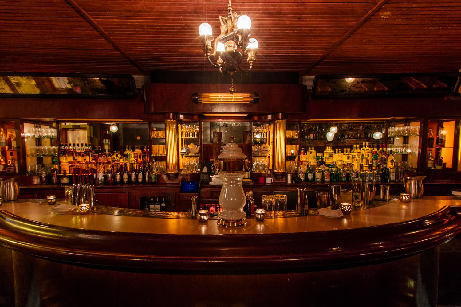 Queen Mary Tavern Bar Image