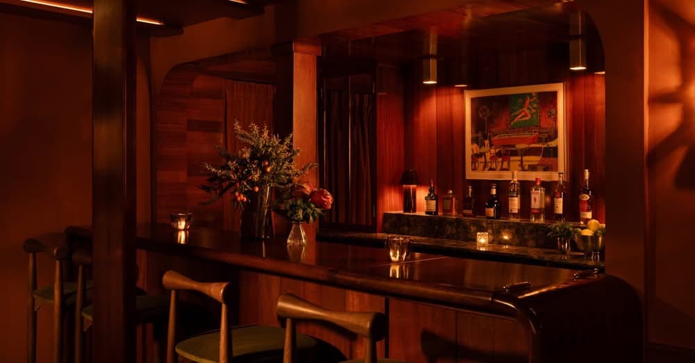 Loma Bar Image